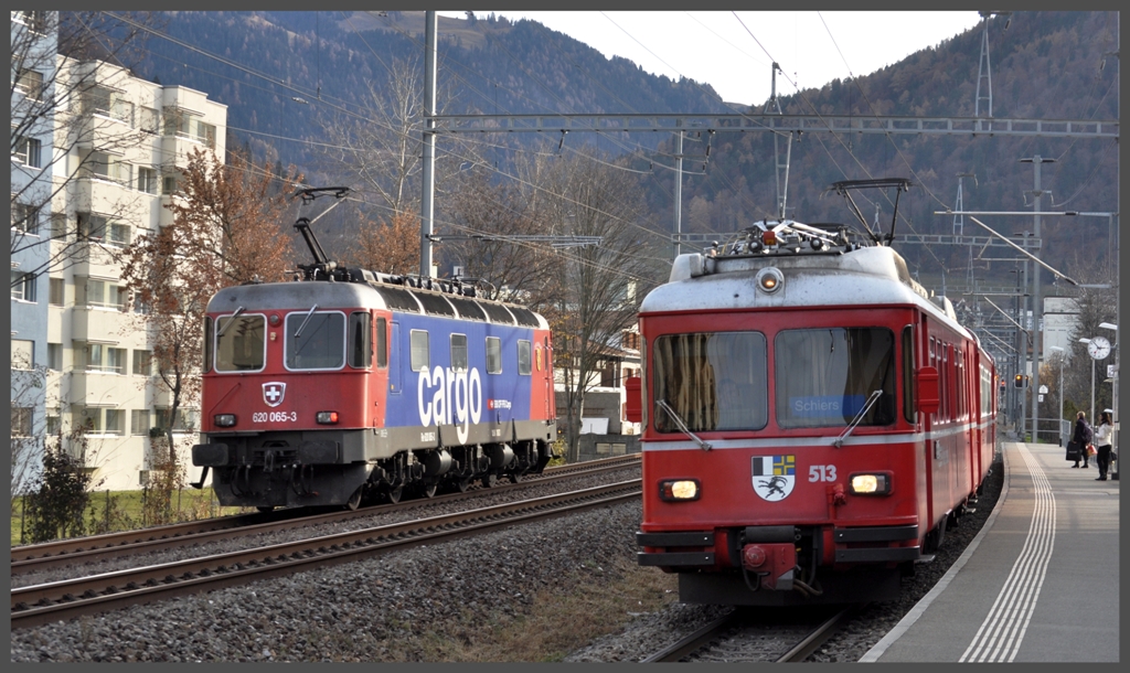 S1 1518 mit Be 4/4 513 begegnet in Chur Wiesental der 620 065-3  Ziegelbrcke . (30.11.2011)
