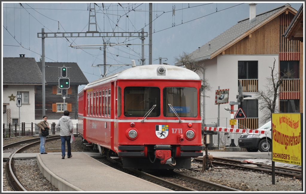 S1 1518 mit Steuerwagen 1711 in Grsch. (16.02.2011)
