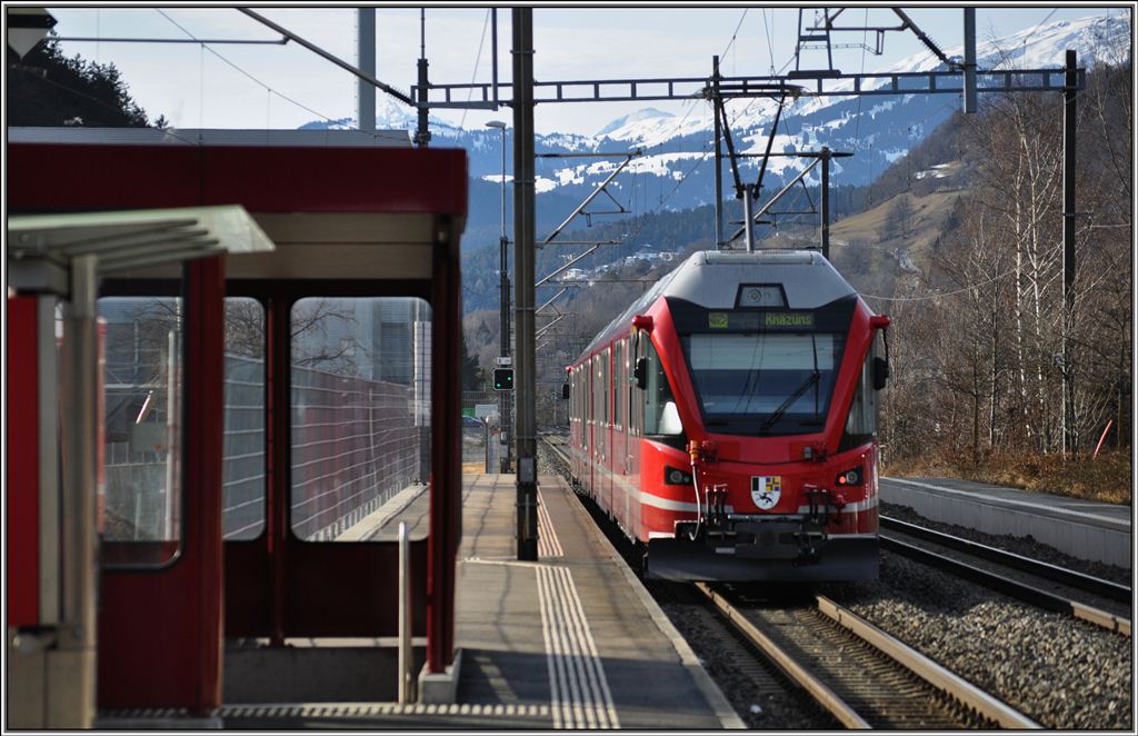 S1 1518 nach Rhzns wird vom ABe 4/16 3103 mit dem klingenden Namen  Hortensia von Gugelberg  gefhrt.  Herbert Graf  wre doch viel einfacher :-) (31.01.2013)