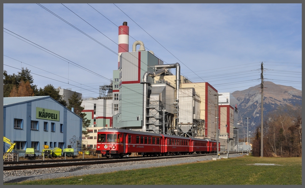 S1 1519 mit 1711/511 auf dem Weg nach Rhzns bei der Kehrichtverbrennungsanlage Trimmis. (30.11.2011)
