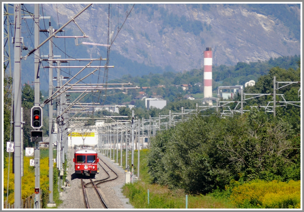 S1 1521 nach Rhzns verlsst die Doppelspur zwischen Untervaz und Haldenstein. (01.09.2010)