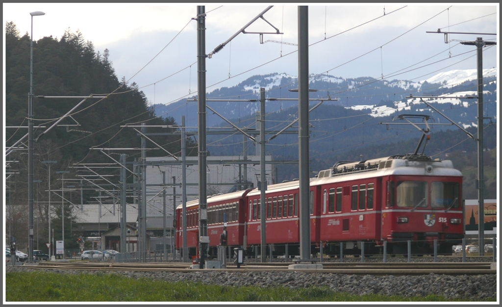 S1 1523 mit Be 4/4 511 bei Ems Werk. (08.12.2010)