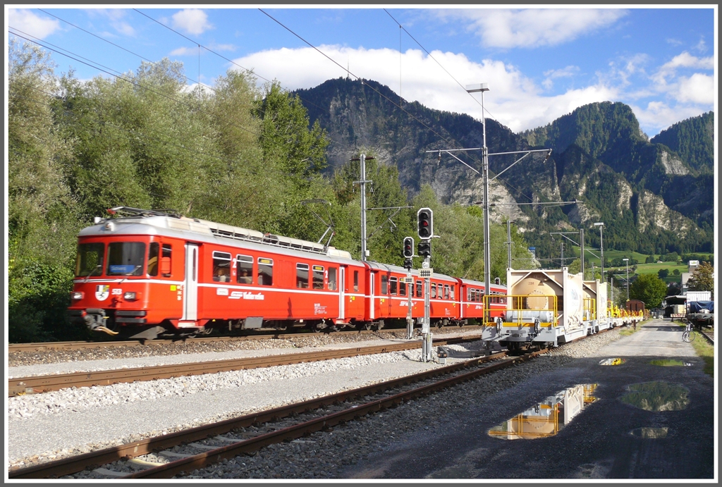 S1 1524 nach Schiers mit Be 4/4 513 in Landquart Ried. (09.09.2010)