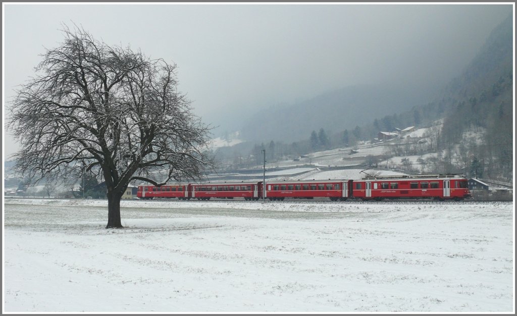 S1 bei Malans unterwegs nach Schiers. (11.03.2010)