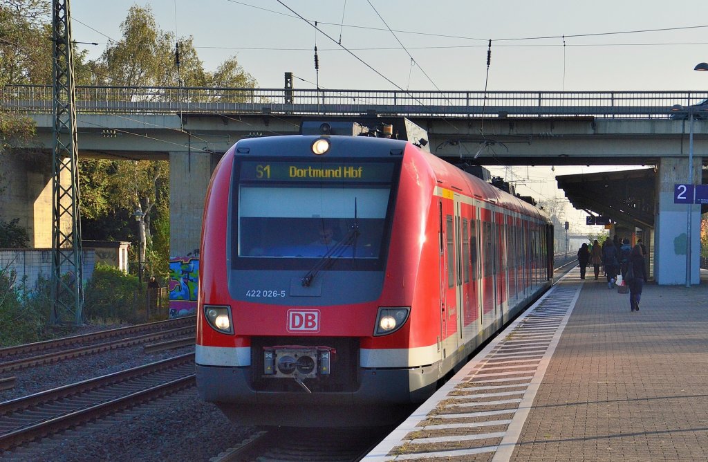 S1 Kurzzug in Angermund, am Sonntag den 28.10.2012 ist der 422 026-5 auf der Linie unterwegs.