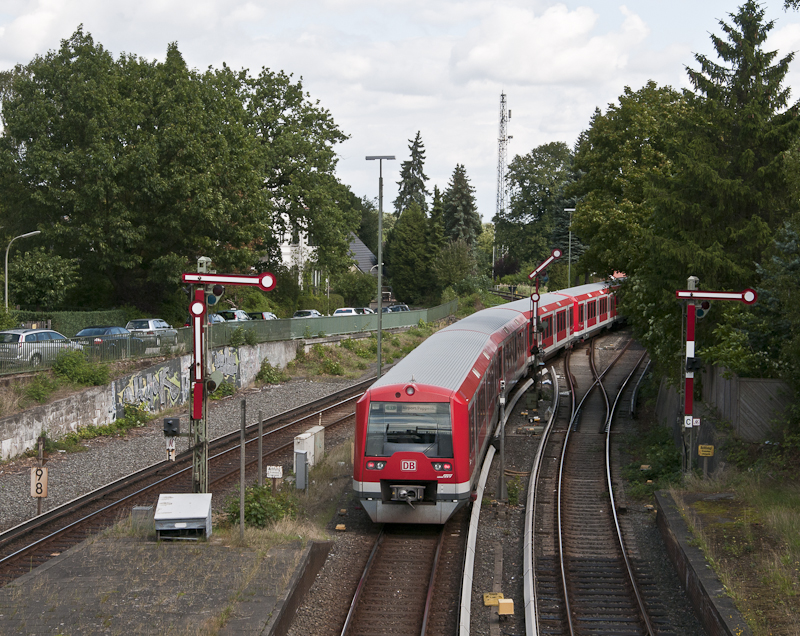 S1 nach Airport/Flughafen am 25. August 2010 in Blankenese.