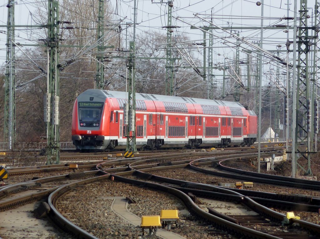 S1 nach Bad Schandau bei der Ausfahrt aus dem Dresdner Hauptbahnhof.
12.03.11