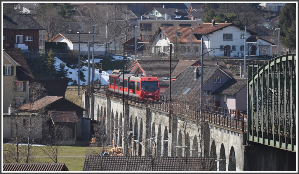 S11 2111 auf den Vorlandbrcken des Sitterviaduktes kurz vor dem Bahnhof Appenzell. (13.03.2012)