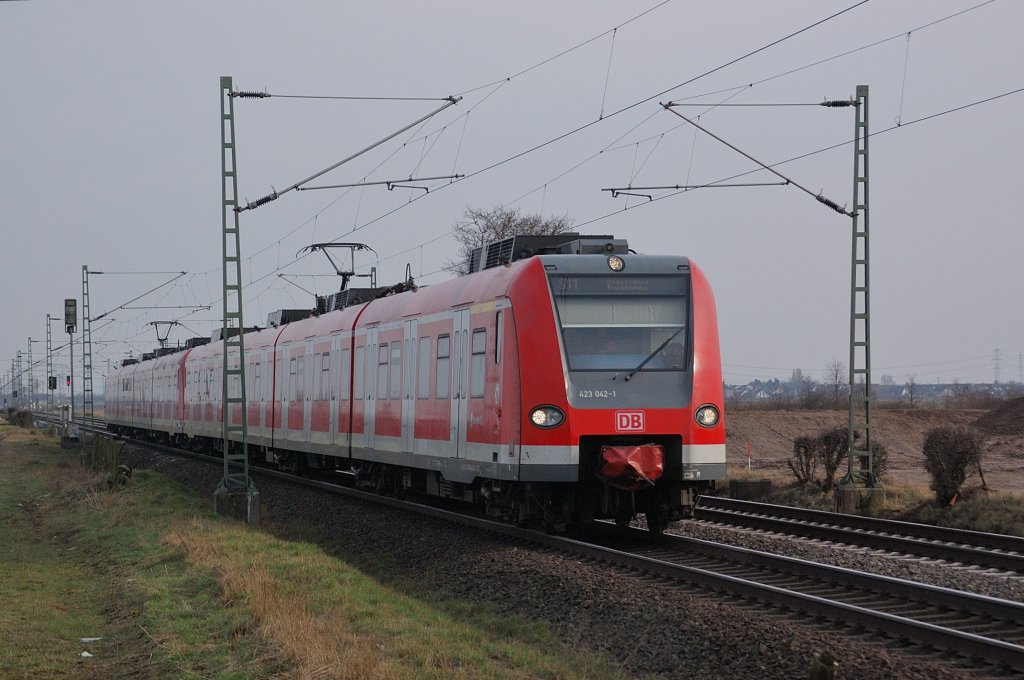 S11 Doppel bestehend aus dem 423 042-1 und dem 423 250-0 bei Allerheiligen auf dem Weg nach Dsseldorf Flughafen. Freitag 22.3.2013