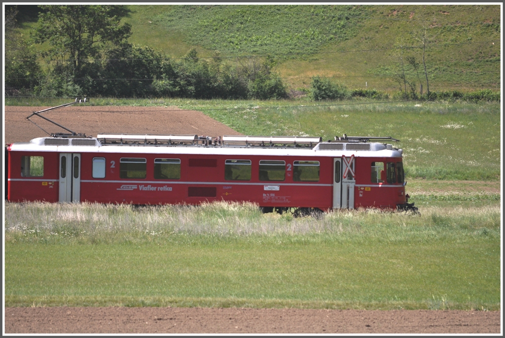 S2 1560 ist mit dem Be 4/4 516 Pendel auf dem Weg nach Chur bei Bonaduz. (20.05.2011)