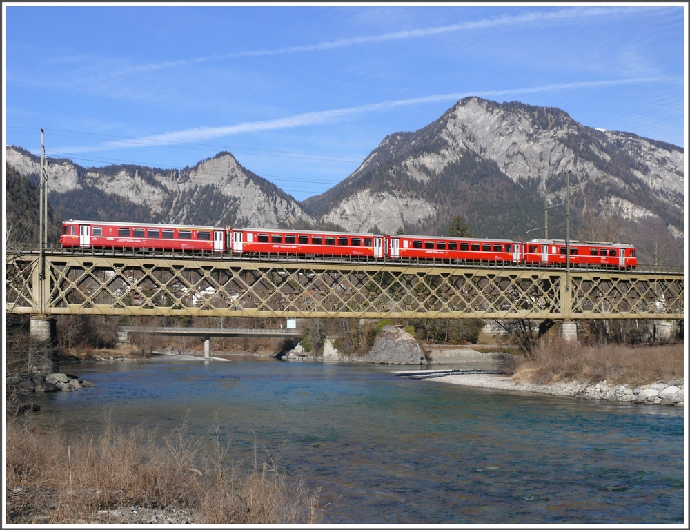 S2 1564 auf der Hinterrheinbrcke bei Reichenau-Tamins. (08.02.2011)