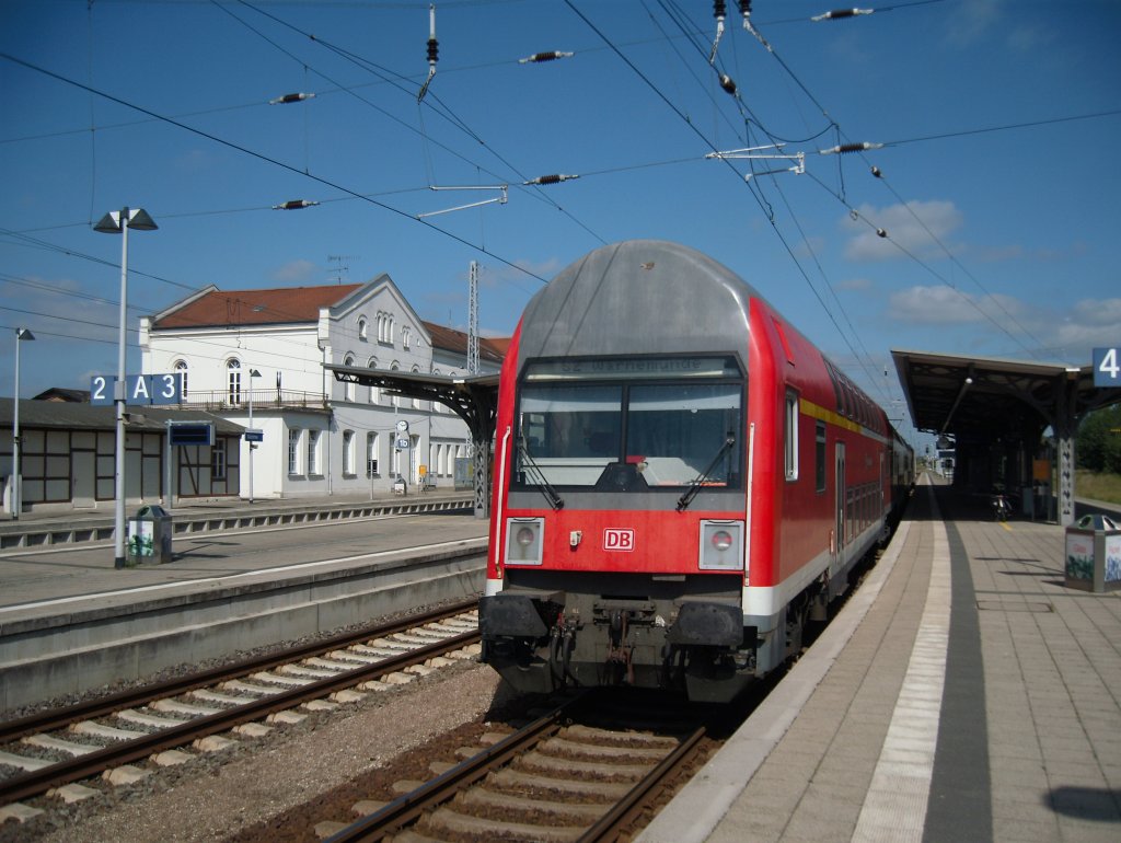 S2 in Gstrow Richtung Rostock und Warnemnde auf Gleis 4. 27.06.2010