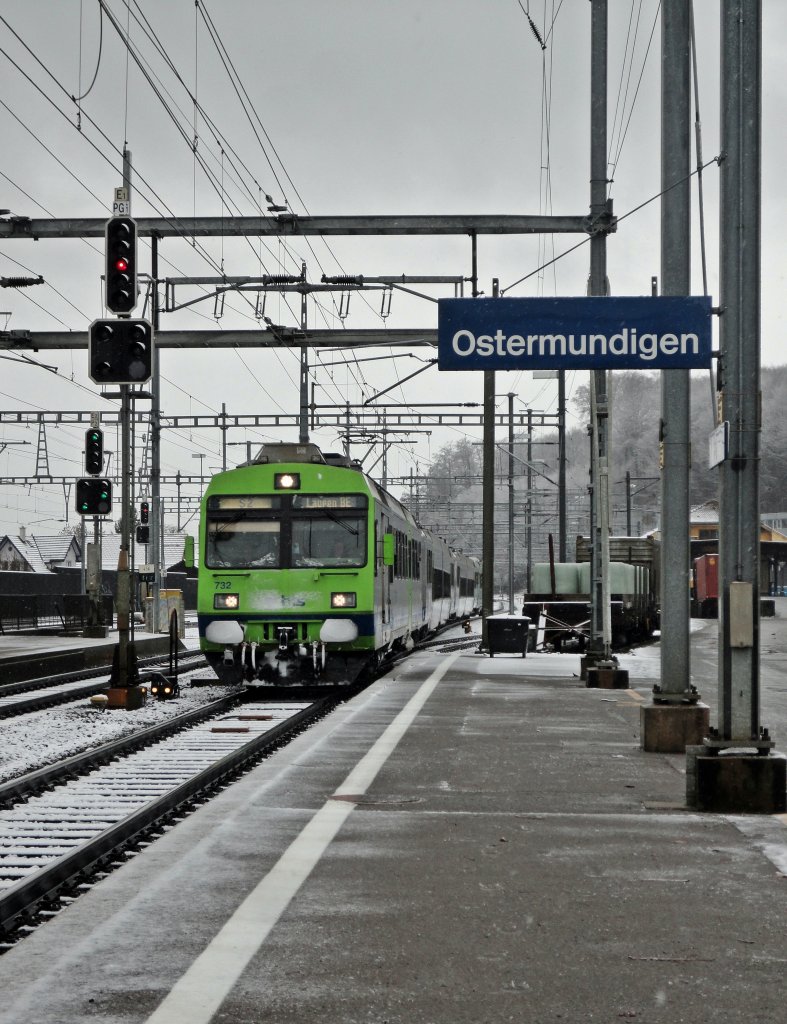 S2 nach Bern - Laupen bei der Einfahrt in Ostermundigen. Aufgenommen: 17.12.2011