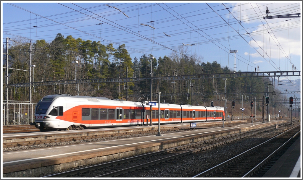 S31 8843 nach Biberbrugg verlsst Arth-Goldau. (14.02.2011) 