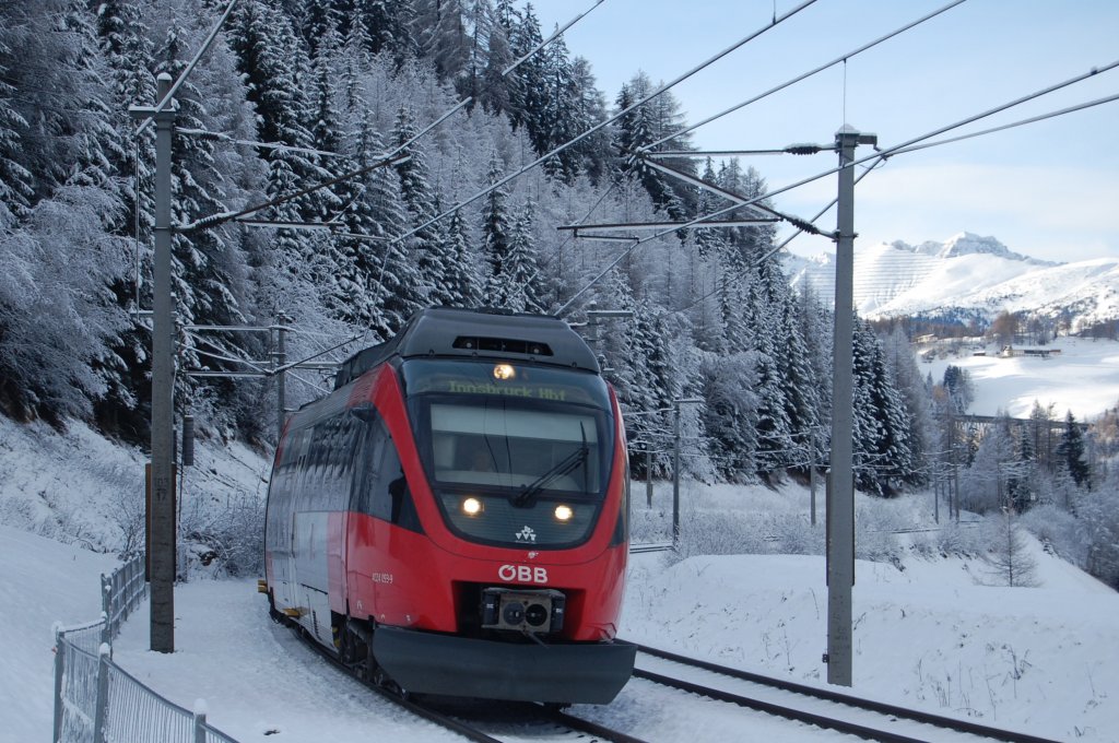 S4 legt sich am Anfang der Schleife St. Jodok in die Kurve und wird in Krze gleichnamigen Bahnhof erreichen. 27.12.2009