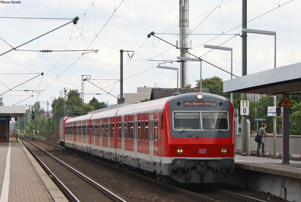 S6 nach Essen mit Schublok 143 823 bei der Einfahrt in Leverkusen Mitte 28.7.09