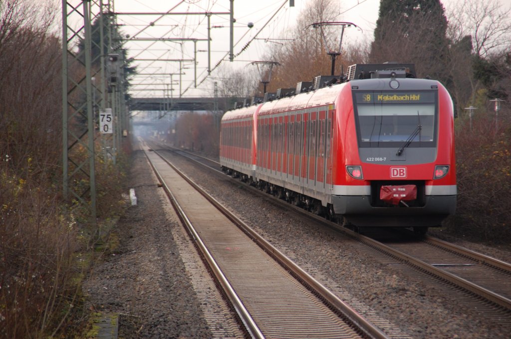 S8 nach Mnchengladbach verlsst gerade Bttgen.11.12.2011