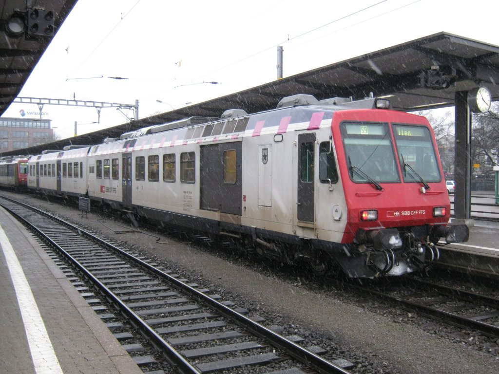 S9 17934 in Olten. Seit Fahrplanwechsel verkehrt die S9 mit ehem. Thurbo Farhrzeugen, 24.12.2010.