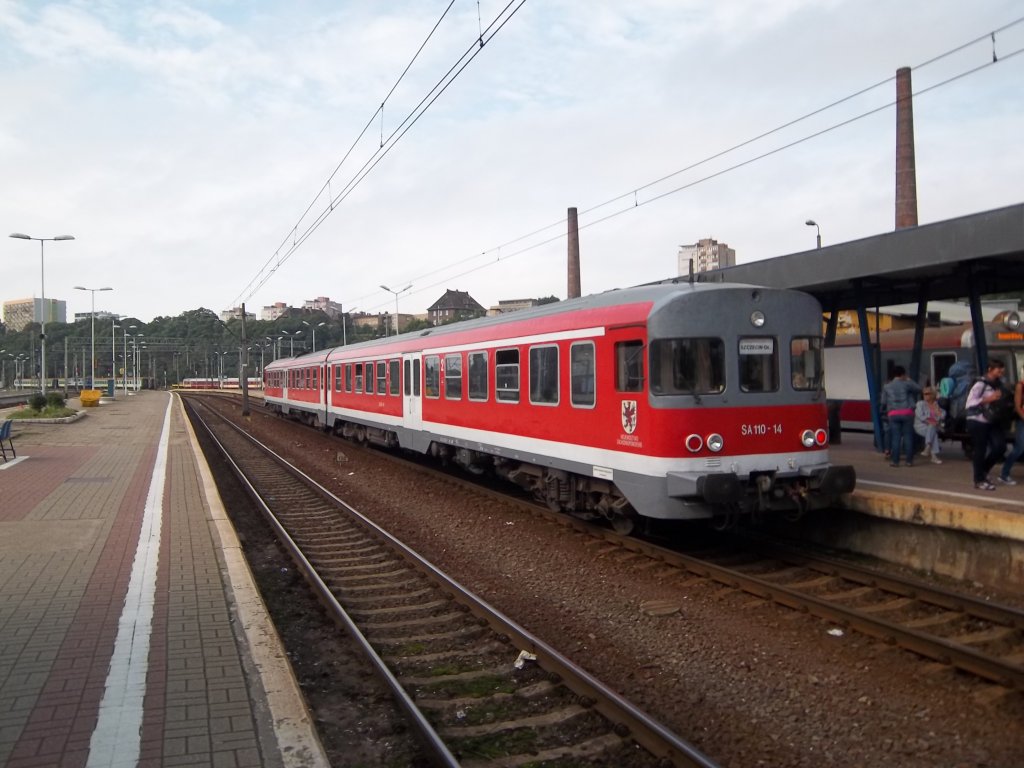 SA 110-14, die ehemaligen BR 624, in Szczecin Glowny (Stettin) An der Seite steht sogar noch die ex DB- BR-Nummer, die ich aber auf dem Foto nicht mehr erkenne.
15.08.2010