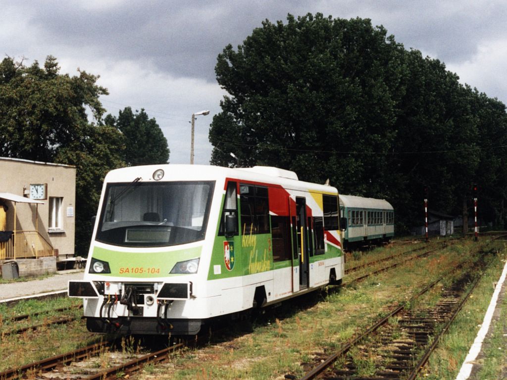 SA105-104 auf Bahnhof Gorzw Wielkopolski am 18-7-2005. Bild und scan: Date Jan de Vries.