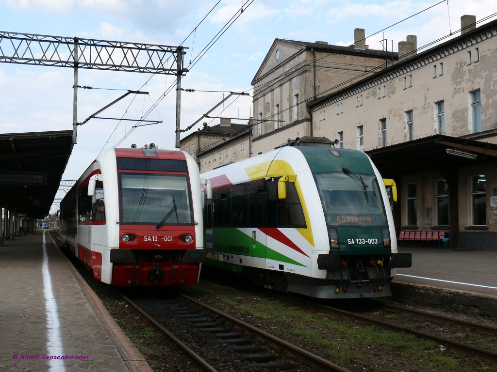 SA133-003 der Lubuska Kolej Regionalna (LKR) und der von der Wojewodschaft Gro�polen finanzierte SA132-001 der PKP-PR in Krzyz (Kreuz).
05/2010