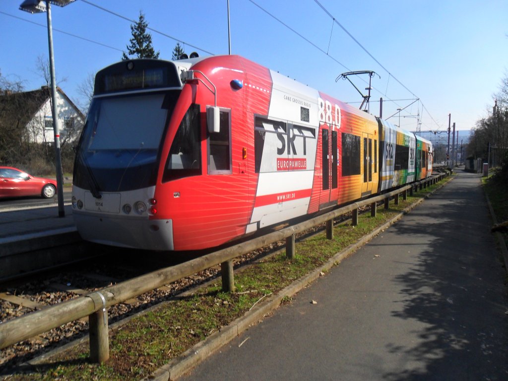 Saarbahn mit Werbung fr den Saarlndischen Rundfunk. Das Foto habe ich an der Haltestelle Siedlerheim am 01.03.2011 aufgenommen.