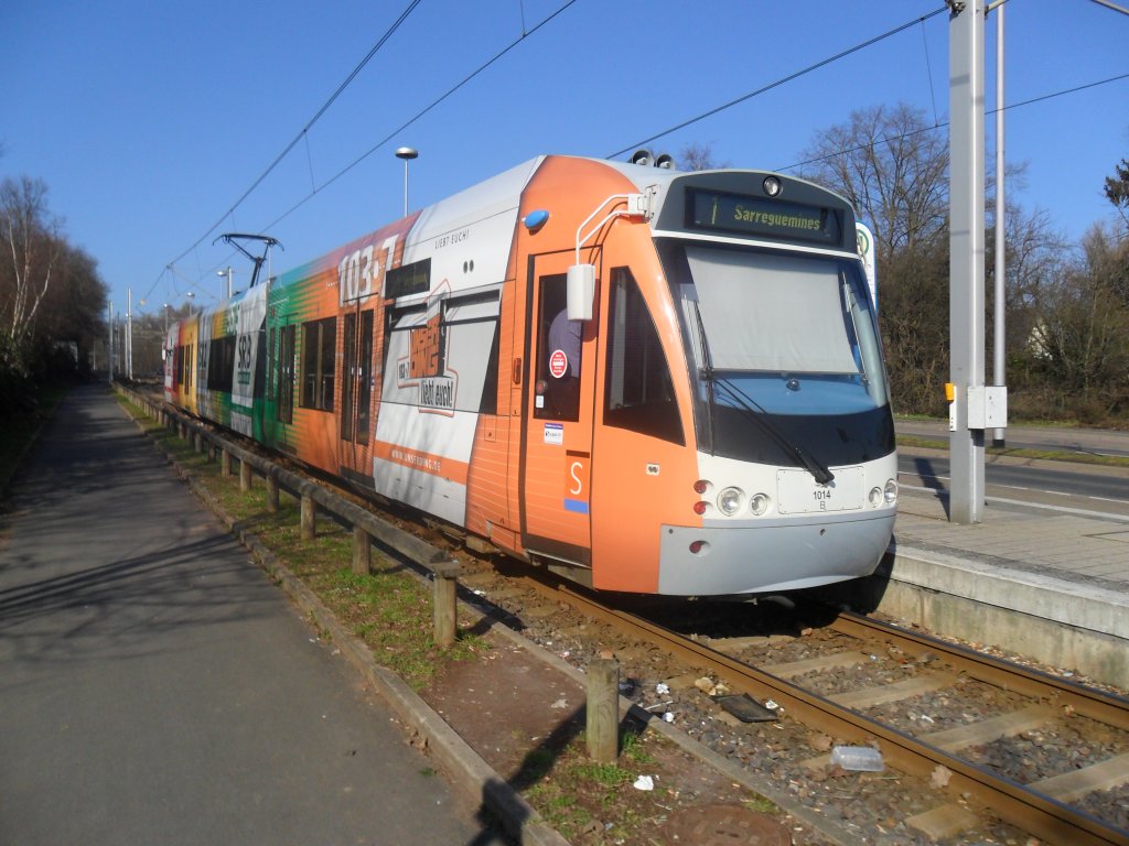 Saarbahn mit Werbung fr den Saarlndischen Rundfunk. Das Foto habe ich an der Haltestelle Siedlerheim am 01.03.2011 aufgenommen.
