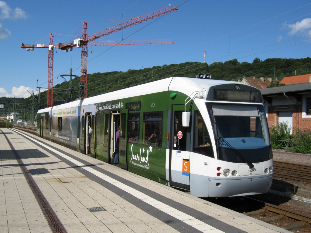 Saarbahn  in Saarbr�cken Brebach. Die Aufnahme war am 28.08.2010.