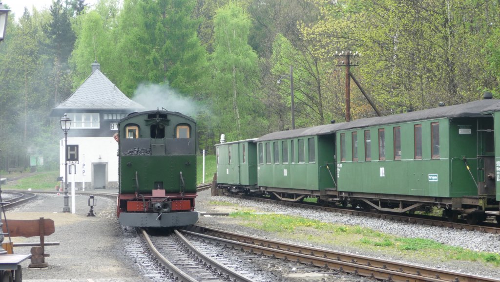 Schsische IV-K beim Umsetzen im Bahnhof Bertsdorf. sie brachte den 313 von Oybin und verlie Bertsdorf mit dem 314 nach Jonsdorf. Hier am 02.05.2010.