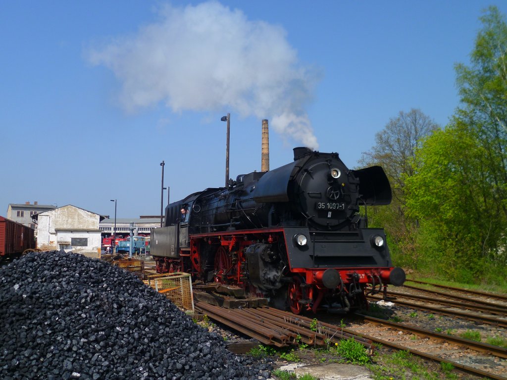 Saisonerffnung bei der IG Traditionslok 58 3047 e.V. Glauchau am 05.05.13 Hier die 35 1097-1.