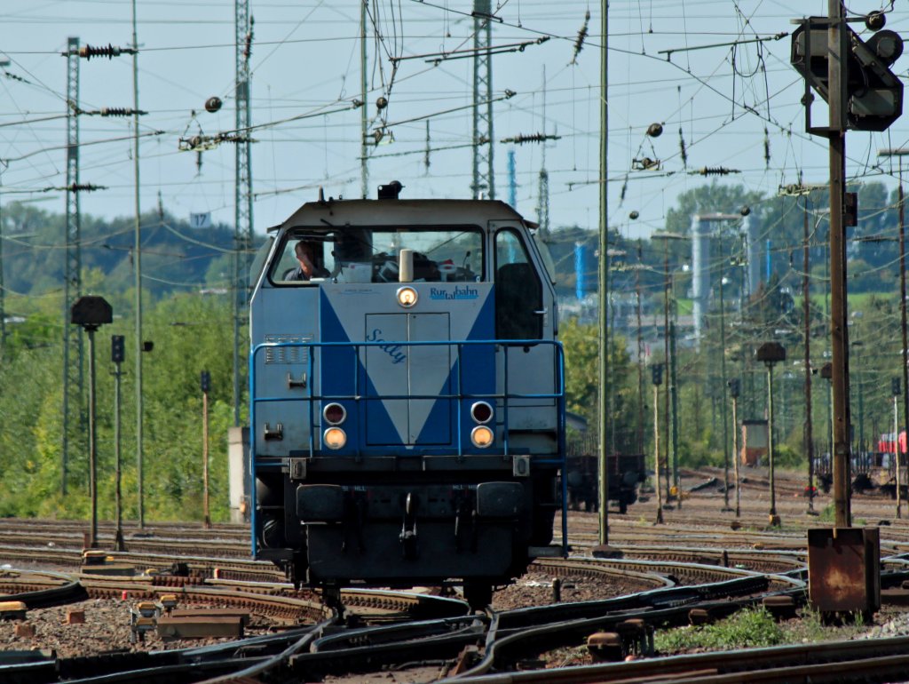  Sally  von der Rurtalbahn (Mak DH1004) rangiert am 02.09.2011 in Aachen West.