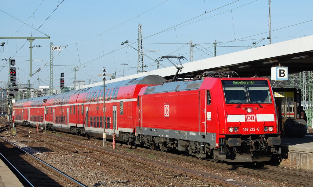 Sammlung erweitert: Mit diesem Bild der 146 212-6, welches am 6.4.2010 im Stuttgarter Hbf entstand, sank die Anzahl der mir noch fehlenden Stuttgarter Loks der BR 146.2 auf nur noch zwei. Die Jagd geht also weiter!