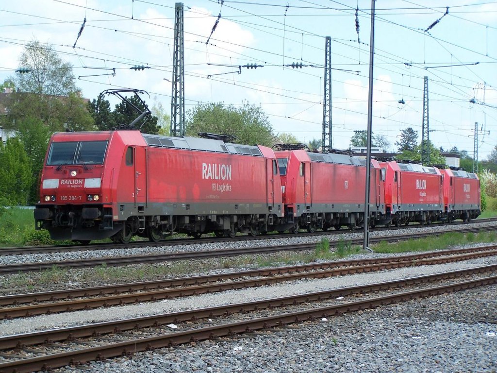 Samstag : Tag der vielfahrten von Gterzge auf der Schwarzwaldbahn. Hier vier BR 185, mit der 284 am Kopf.