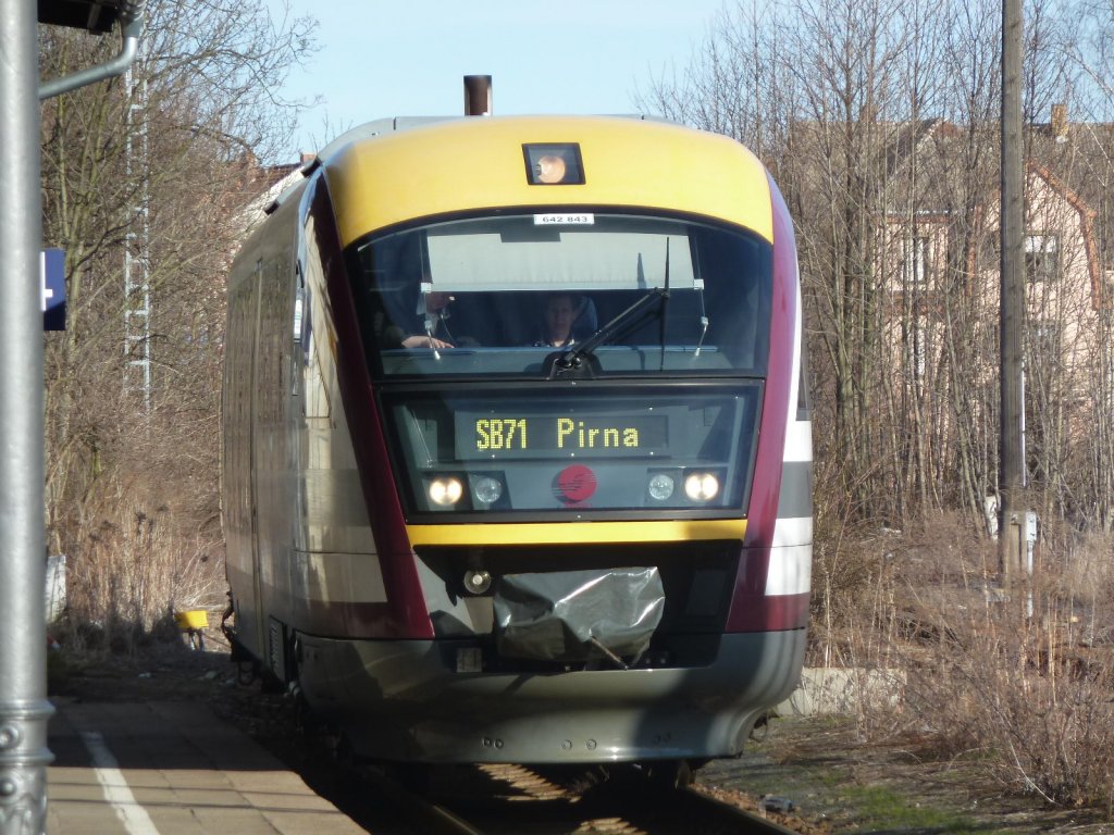 SB71 bei der Einfahrt in Pirna.
12,02,11