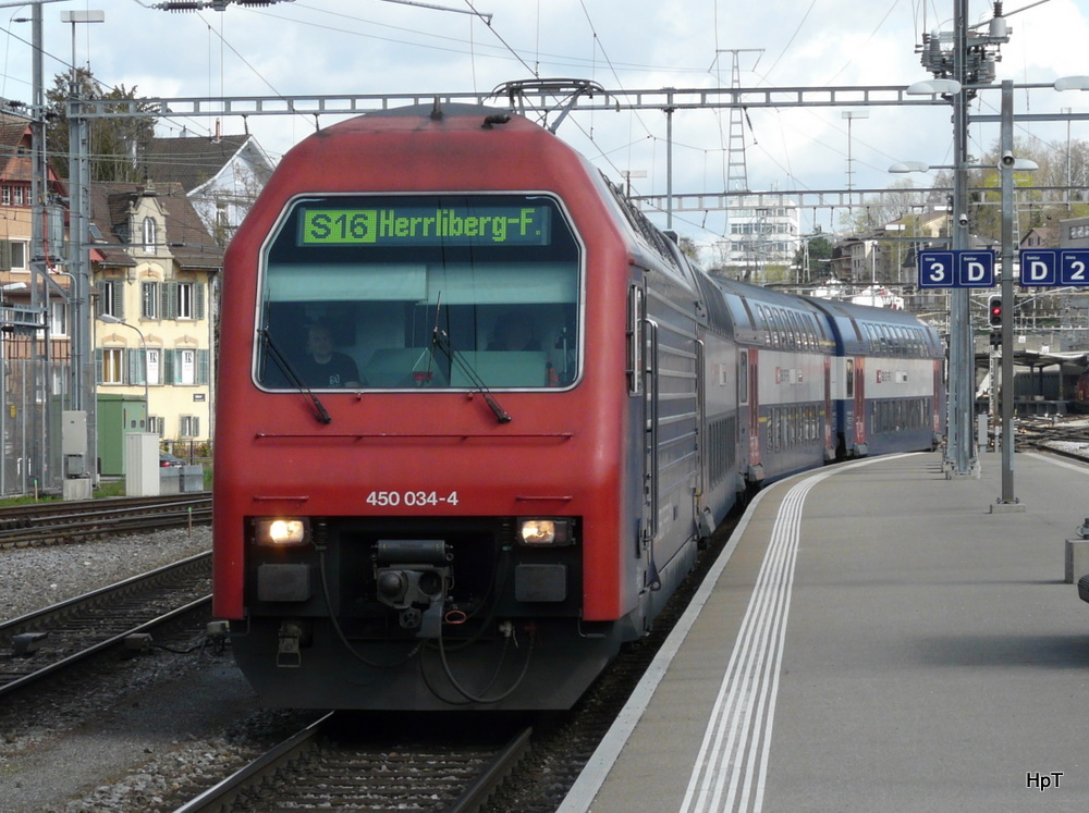 SBB / S-Bahn Zrich - Lok 450 034-4 unterwegs auf der S 16 bei der einfahrt im Bahnhof Schaffhausen am 01.04.2011