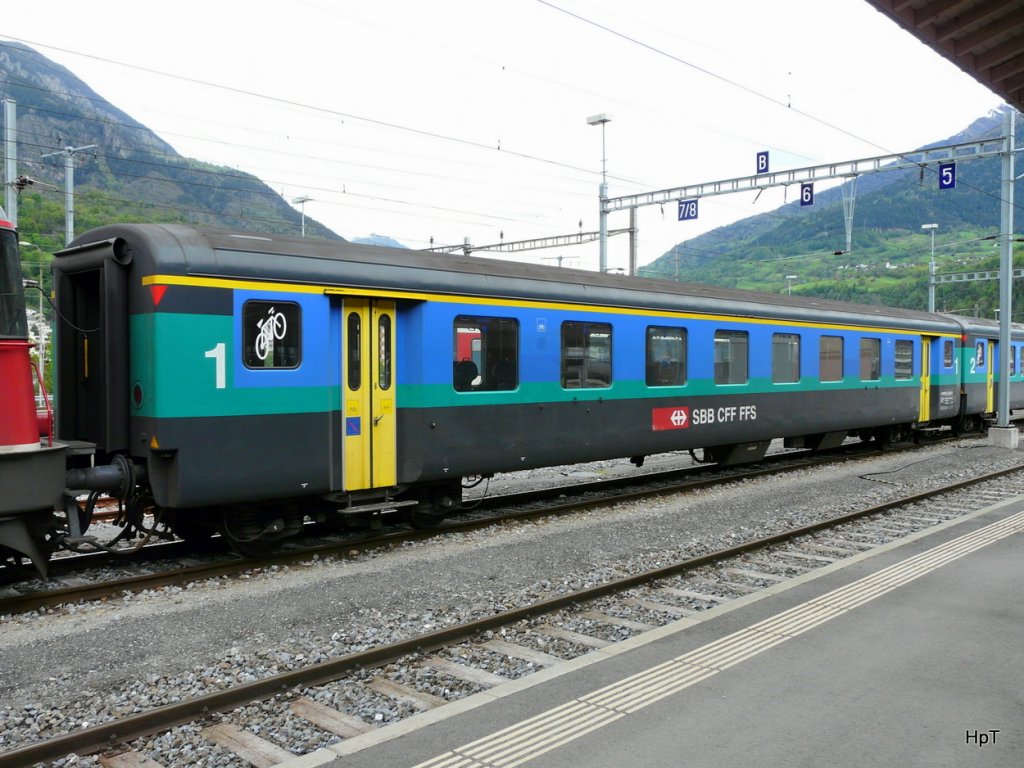 SBB - 1 Kl. Personenwagen A 50 85 18-33 619-5 in Brig am 10.05.2010