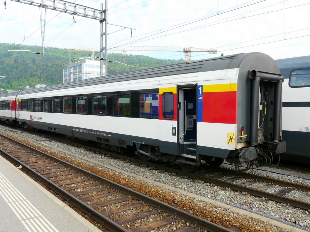 SBB - 1 Kl. Personenwagen A 50 85 10-95 041-5 in Biel am 12.05.2010