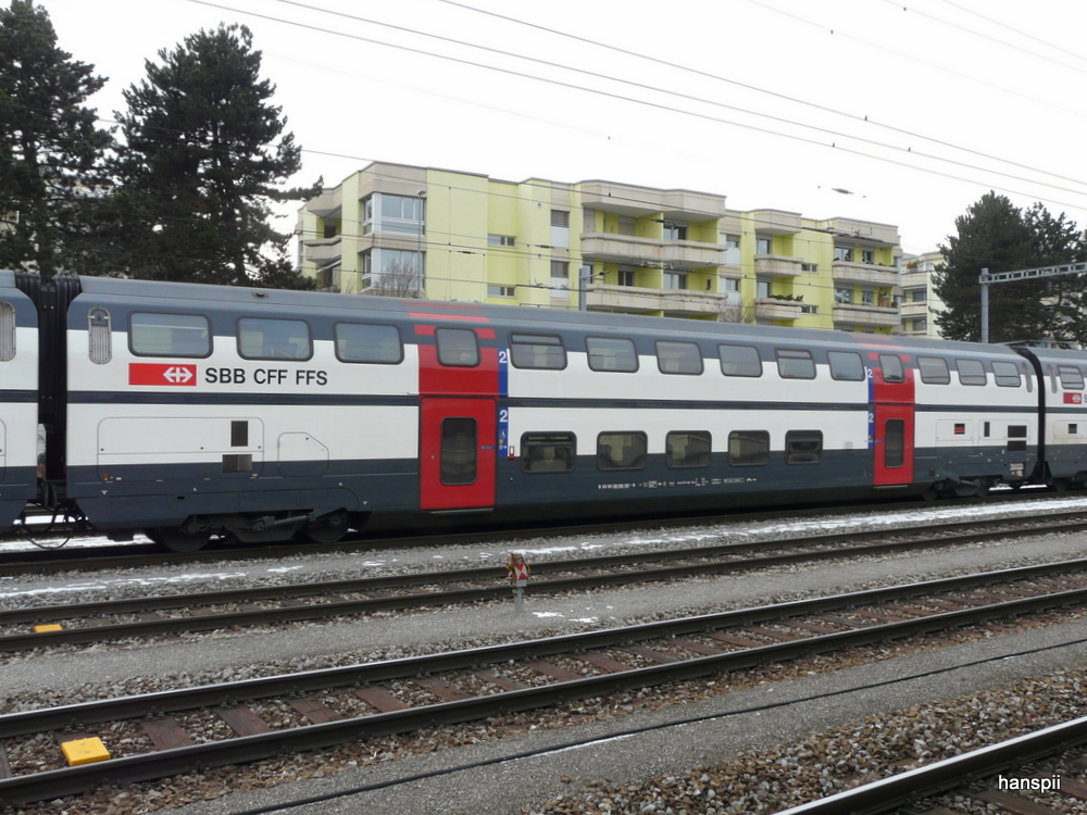 SBB - 2 Kl. Doppelstockwagen  B 50 85 26-94 141-6 im BLS Bahnhof Spiez am 26.01.2013