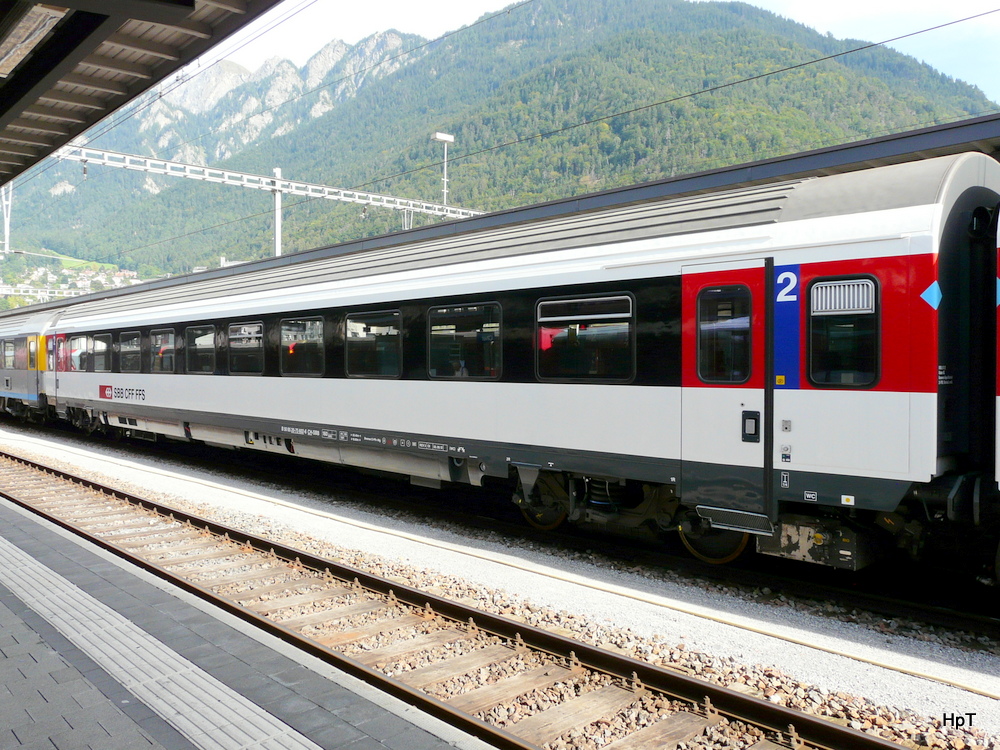 SBB - 2 Kl. Personenwagen B 50 85 20-75 602-6 im Bahnhof Chur am 18.09.2012