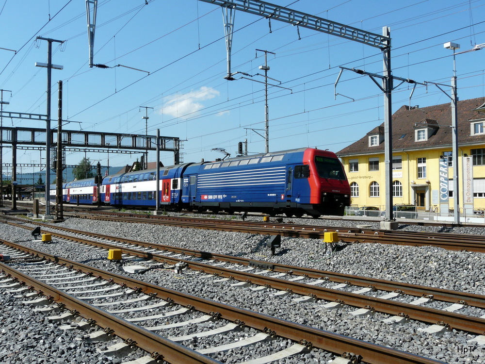 SBB - 450 093-0 bei der ausfahrt aus dem Bahnhof Lenzburg am 20.08.2011