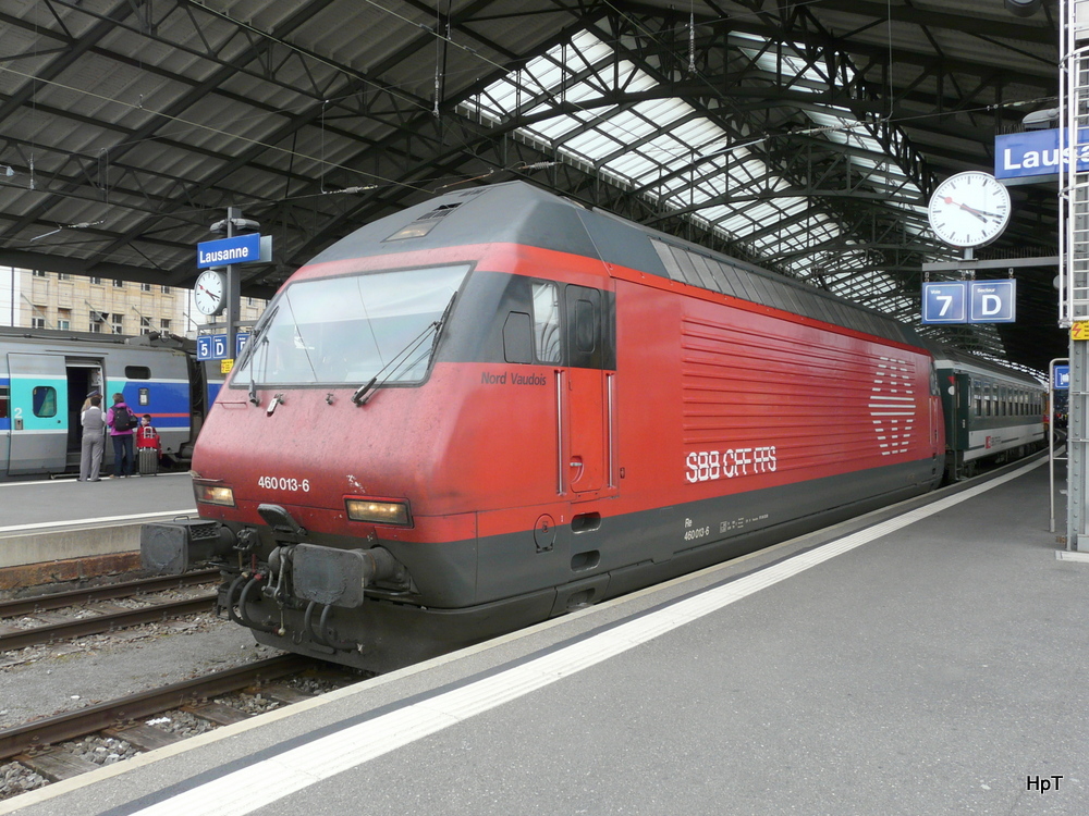 SBB - 460 013-6 im Bahnhof Lausanne am 01.05.2012