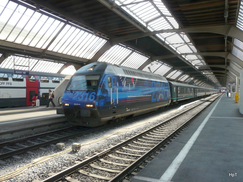 SBB - 460 021-9 mit Schnellzug bei der einfahrt im HB Zrich am 25.05.2012