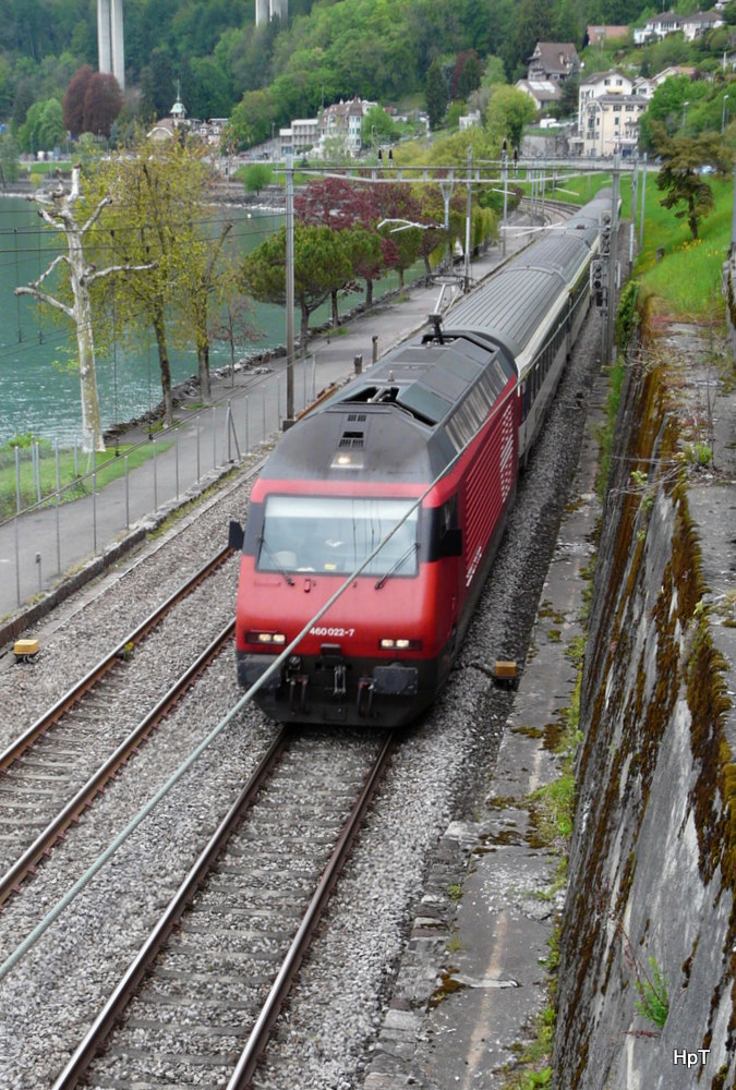 SBB - 460 022-7 mit Schnellzug unterweg bei Villeneuve am 01.05.2012