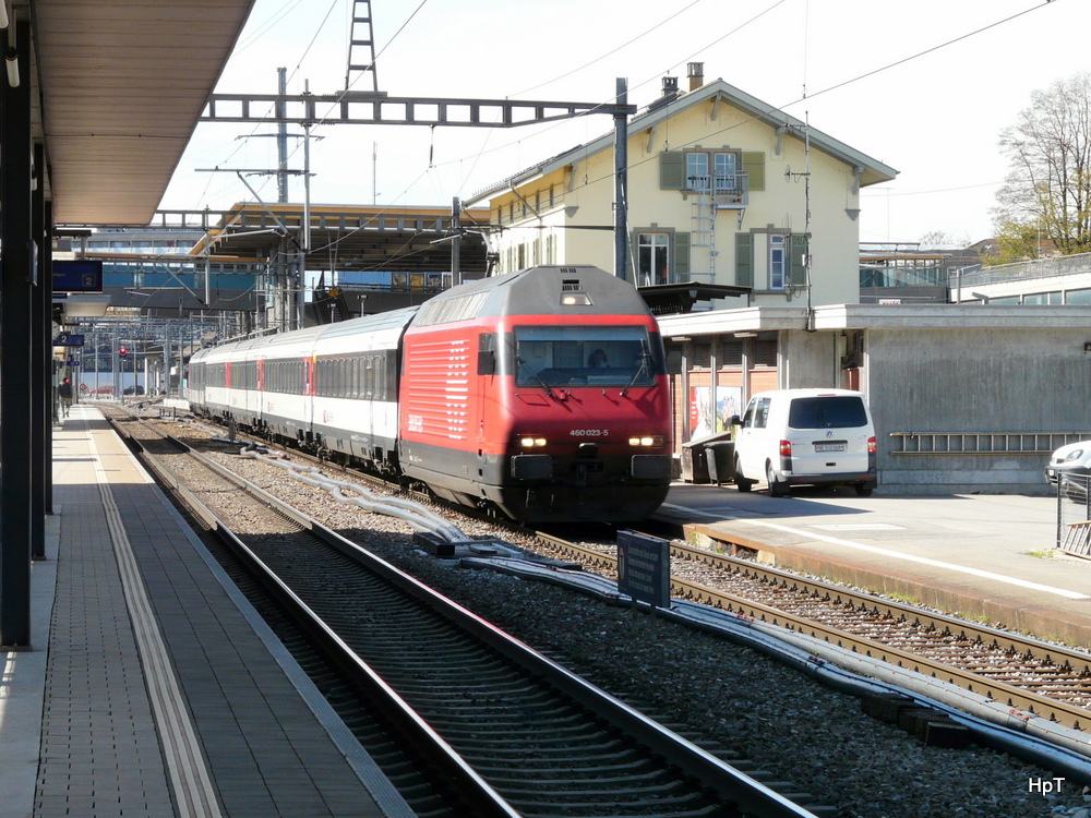 SBB - 460 023-5 mit RE  Bern - Biel bei der durchfahrt im Bahnhof Zollikofen am 26.04.2012