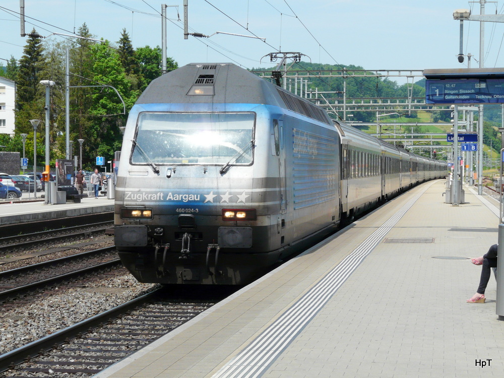 SBB - 460 024-3 mit Schnellzug unterwegs in Liestal am 15.06.2012