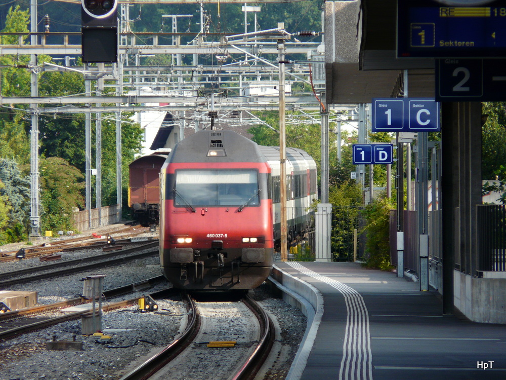 SBB - 460 037-5 vor RE bei der einfahrt in Lyss am 14.07.2013