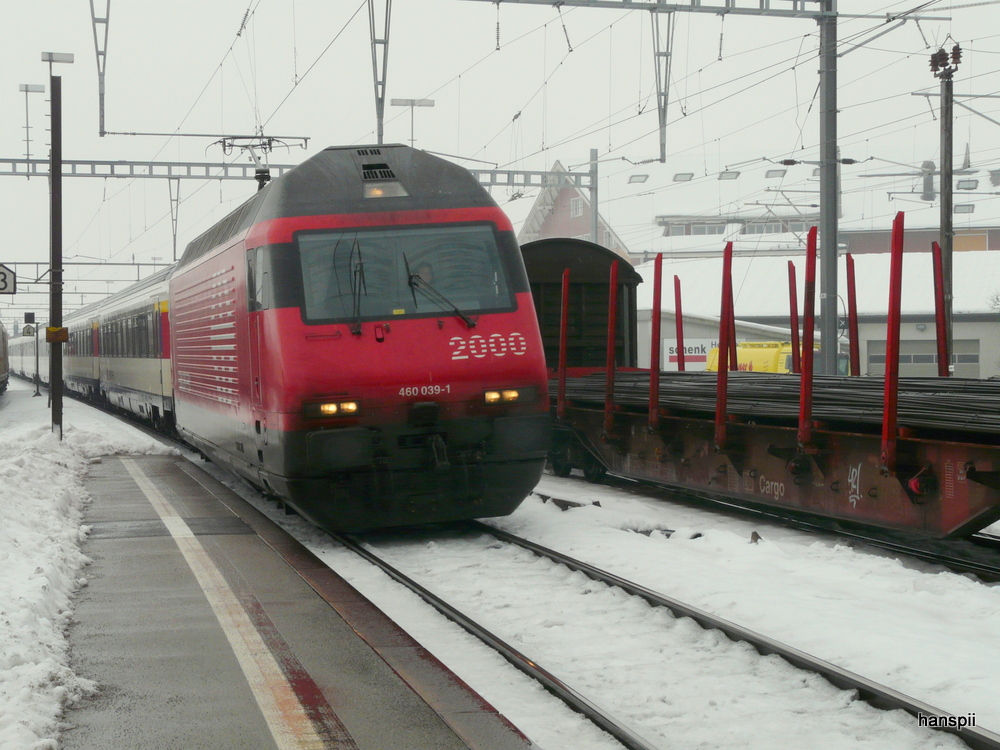 SBB - 460 039-1 bei der einfahrt in Oensingen am 15.12.2012