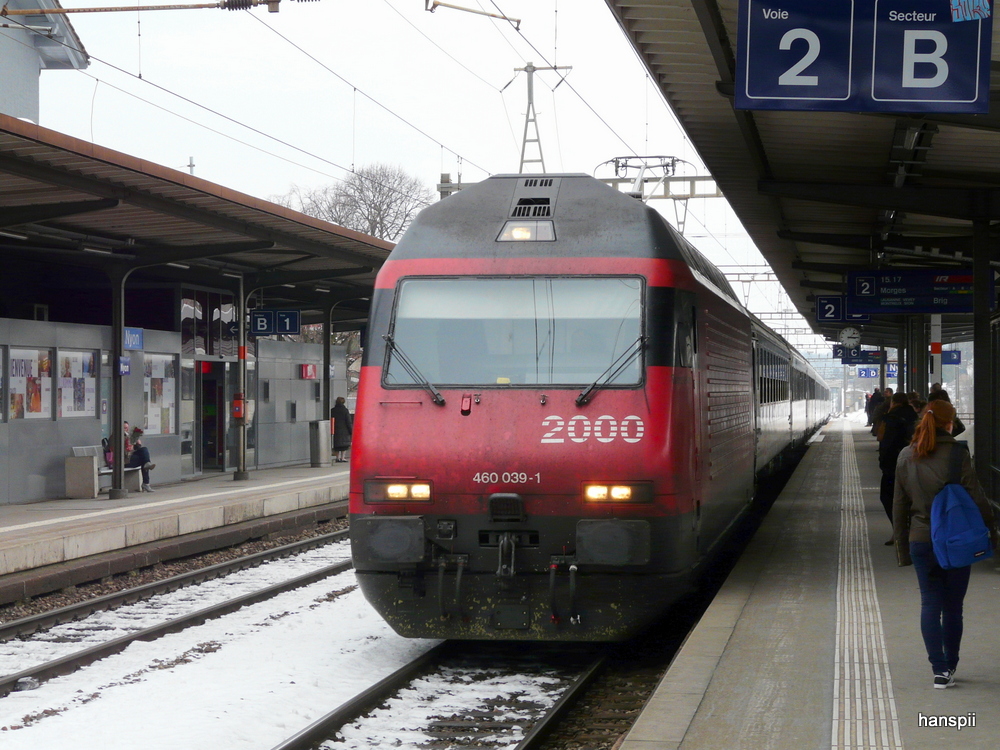 SBB - 460 039-1 mit IR bei der einfahrt im Bahnhof Nyon am 14.02.2013