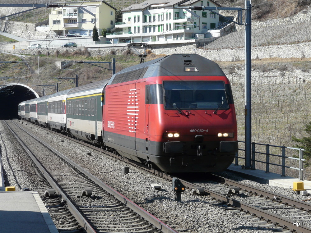 SBB - 460 052-4 mit IR bei der einfahrt in den Bahnhof Leuk am 18.03.2011