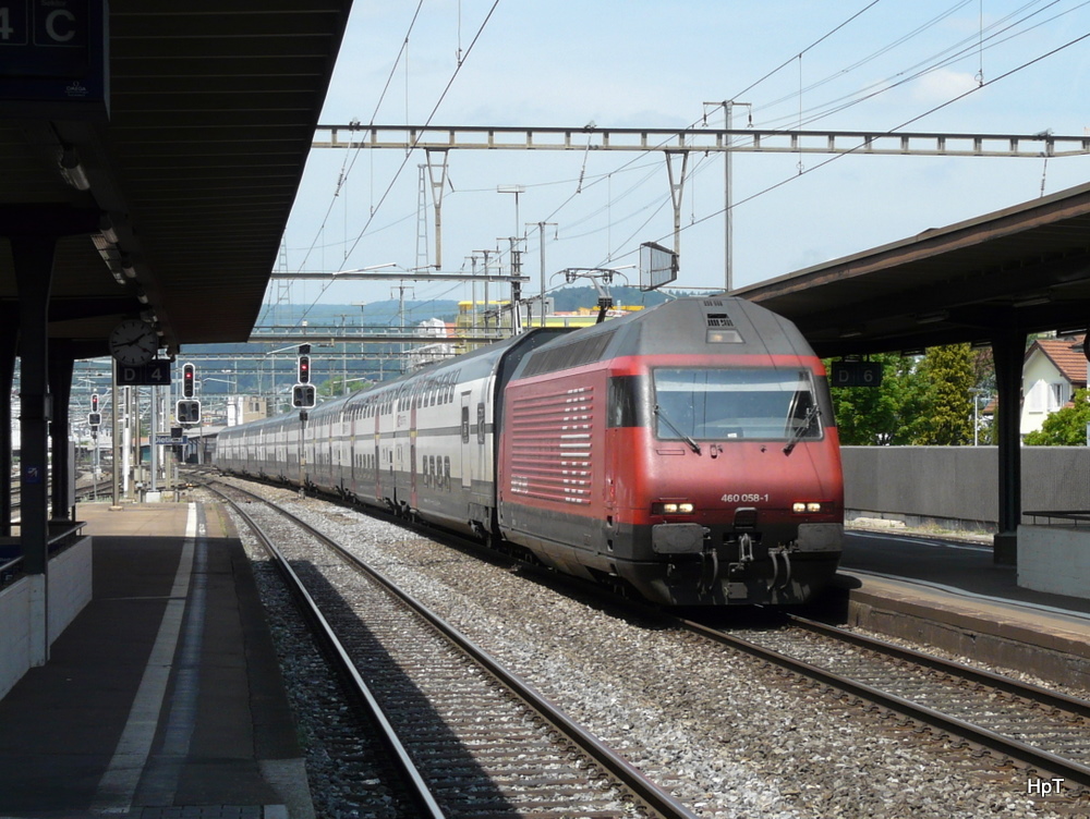 SBB - 460 058-1 mit IR bei der durchfahrt im Bahnhof Dietikon am 23.05.2011